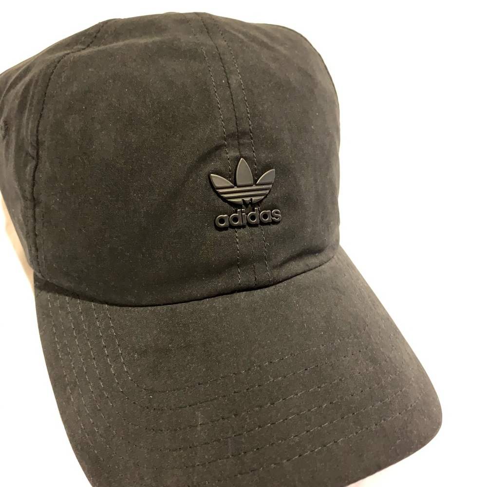 Black Adidas strapback/adjustable hat